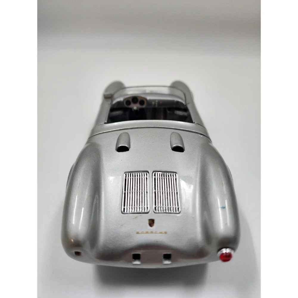 Maisto Porsche 550 A Spyder Silver Diecast Model Car 1/18 Scale 12040
